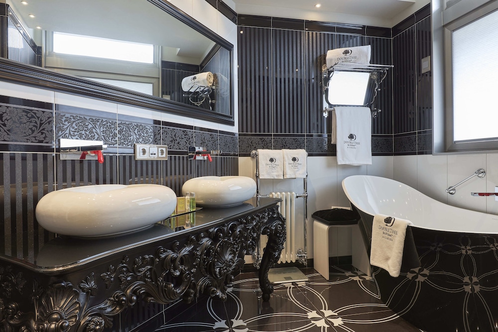 Suite, 1 Bedroom thumbnail 5