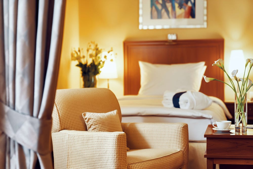 Suite - Photo 1