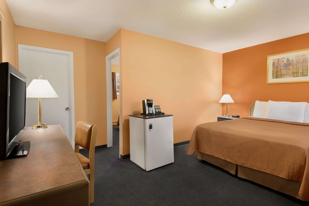 Suite, 1 Queen Bed, Kitchenette photo 1