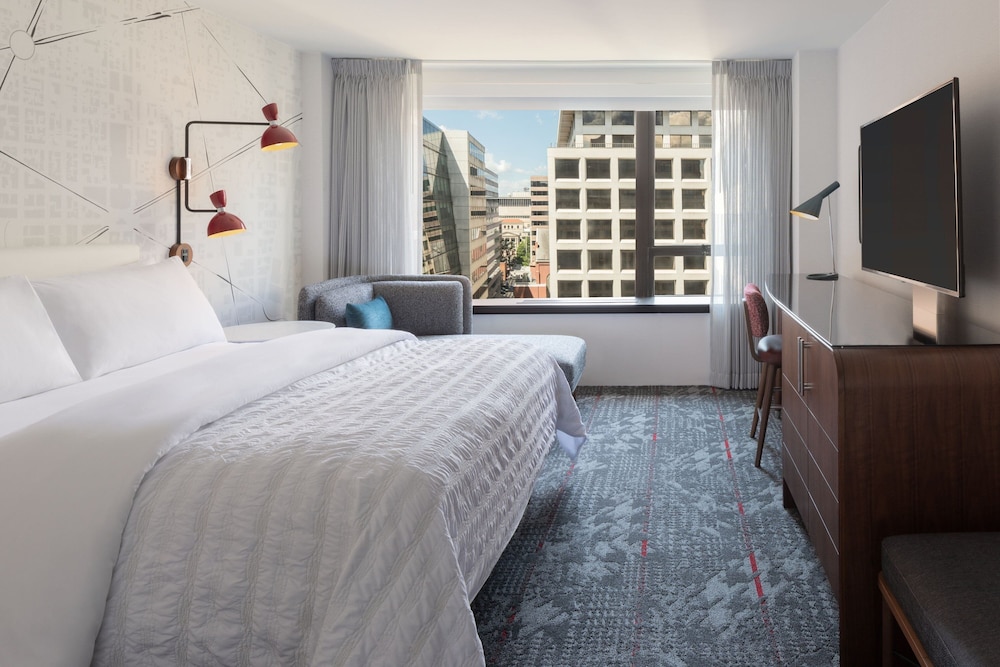 Deluxe Room, 1 King Bed, City View - Photo 7