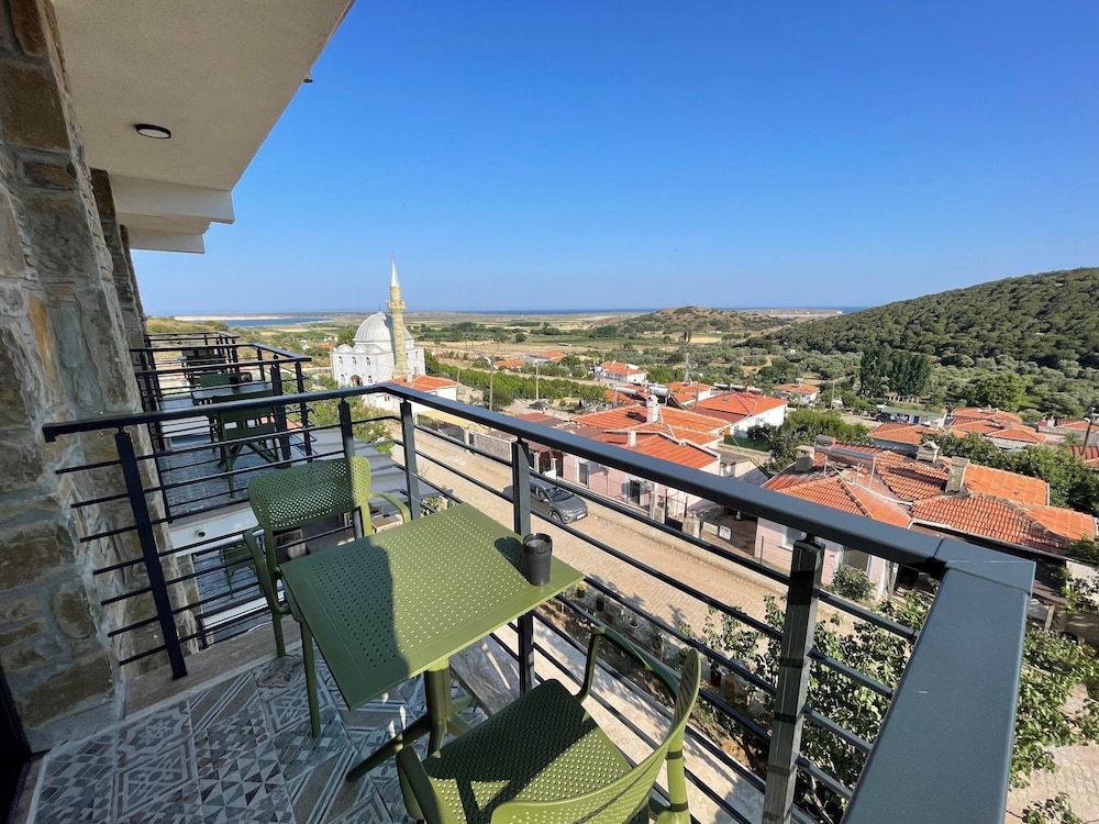 Deluxe Triple Room, Balcony, Sea View - Photo 4