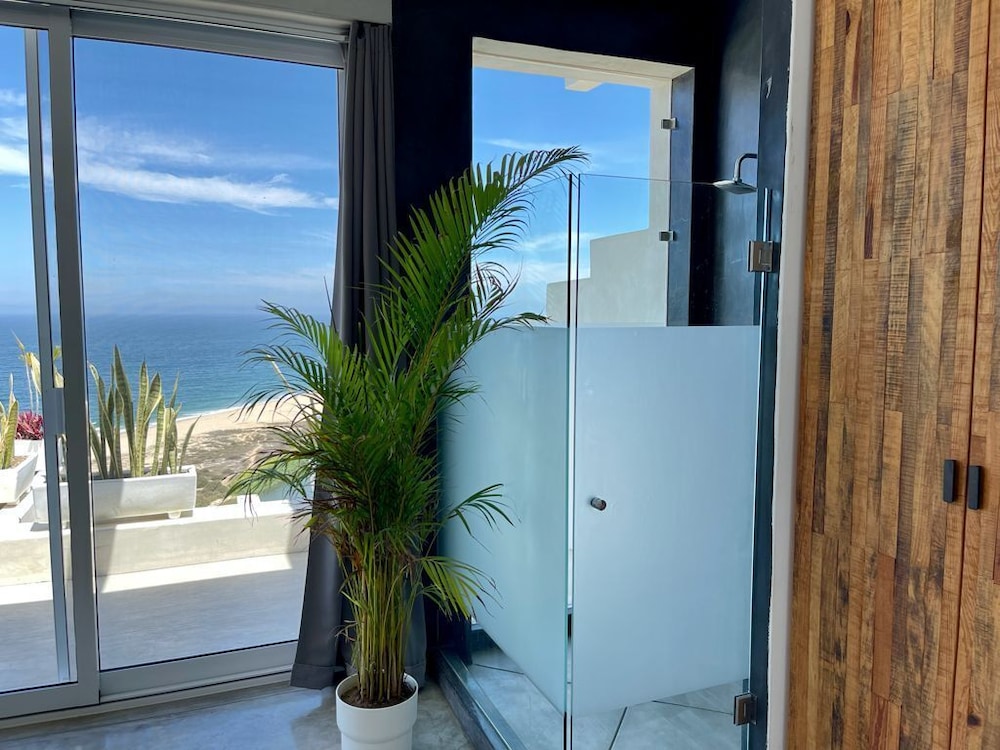 Suite #18 Ocean View King with Kitchen photo 3