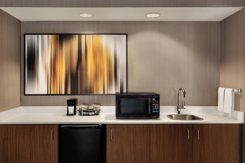 Suite, 1 Bedroom - Photo 4