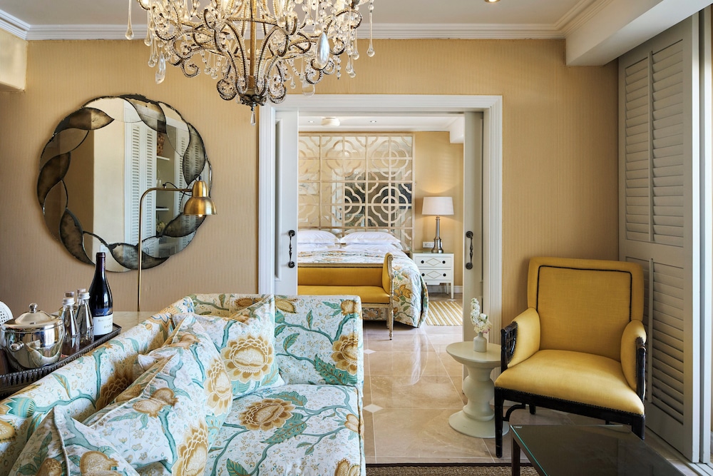 Luxury Sea Facing Suite - Photo 28