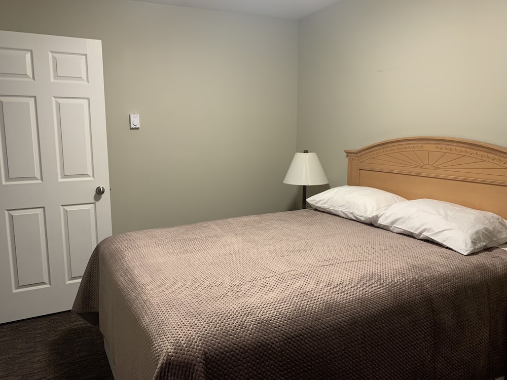 Standard Room, 1 Queen Bed photo 1