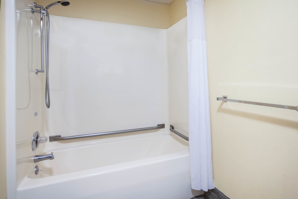 Room, 2 Queen Beds, Accessible, Non Smoking (Mobility Accessible) - Photo 3