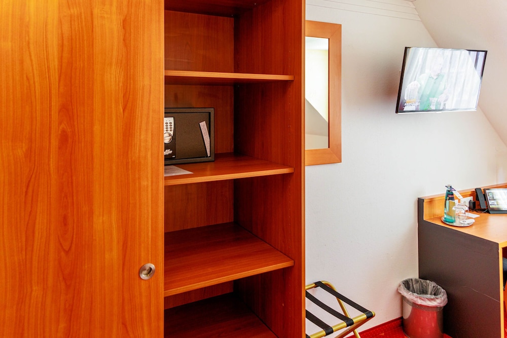 Standard Double or Twin Room - Photo 3