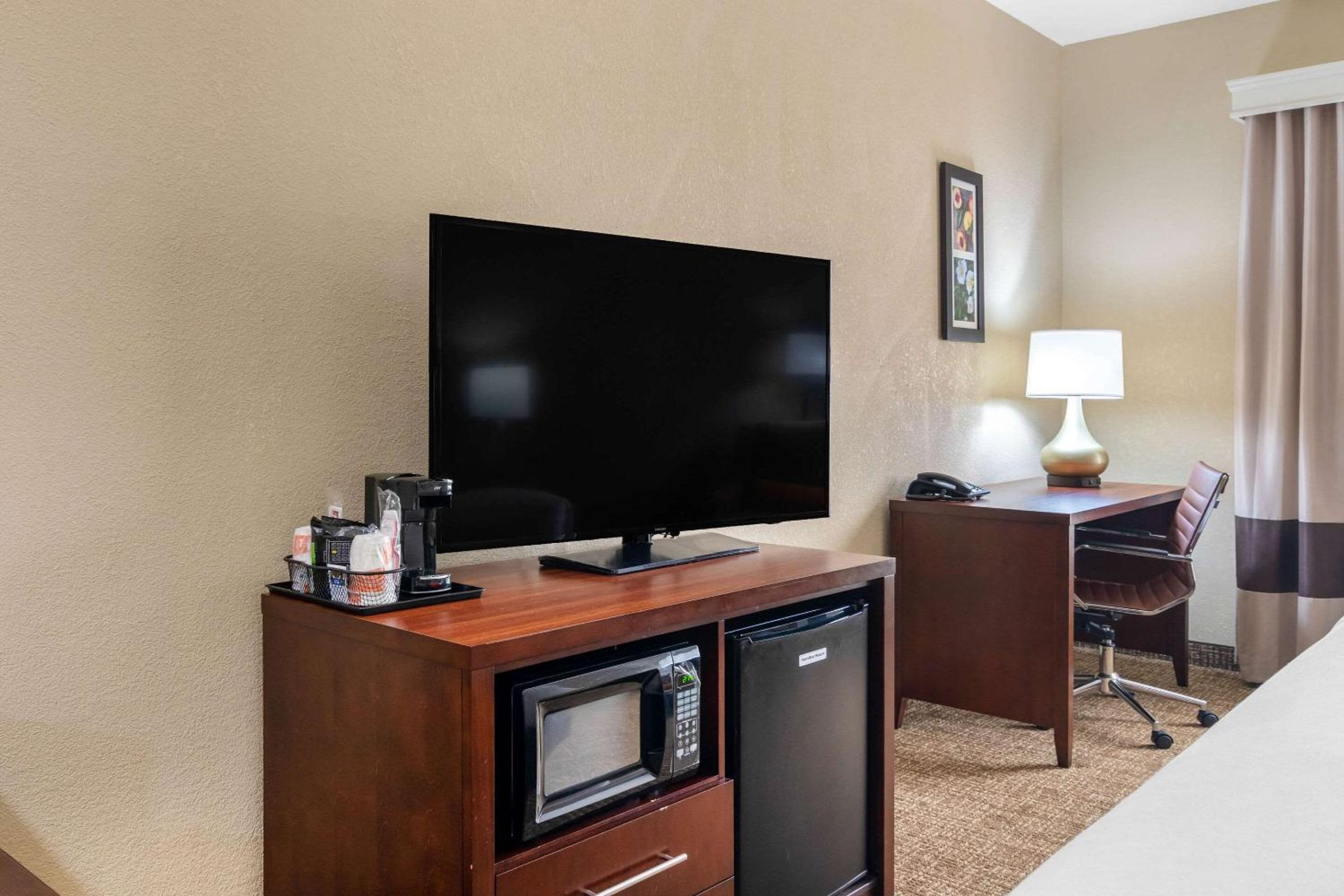 King Room - Non Smoking - Photo 2