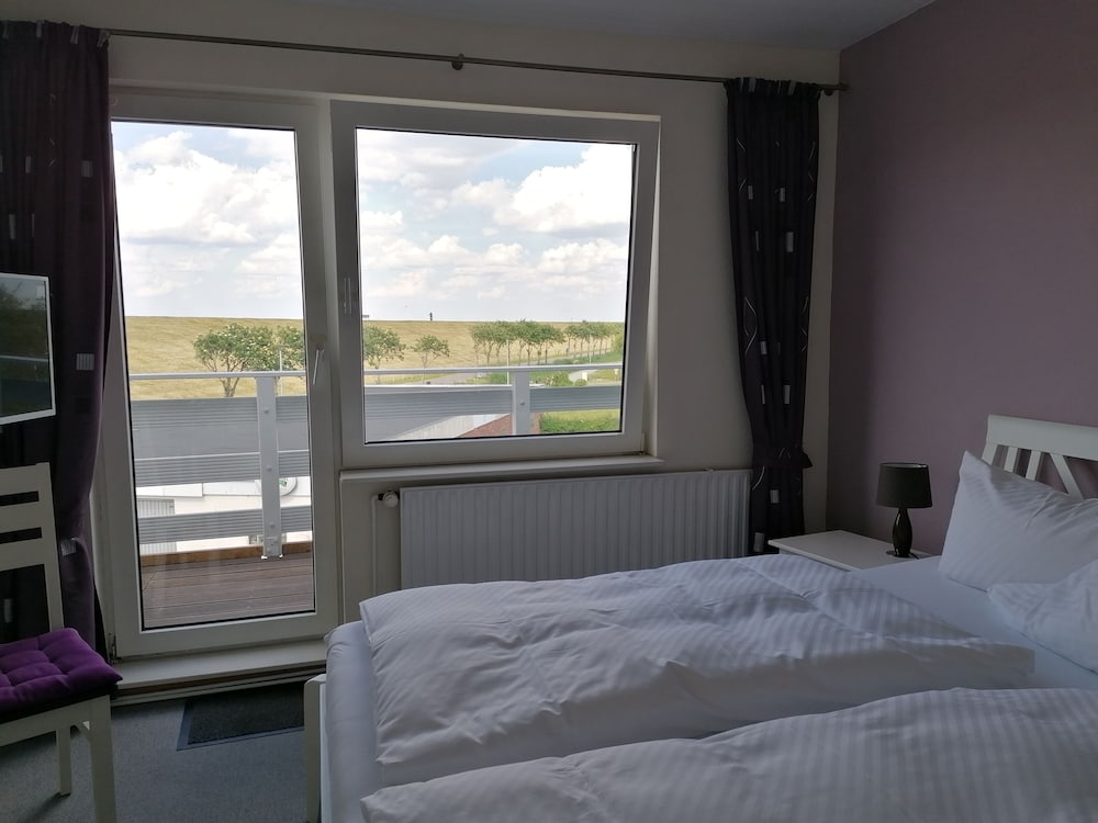 Comfort Quadruple Room, Courtyard View photo 2