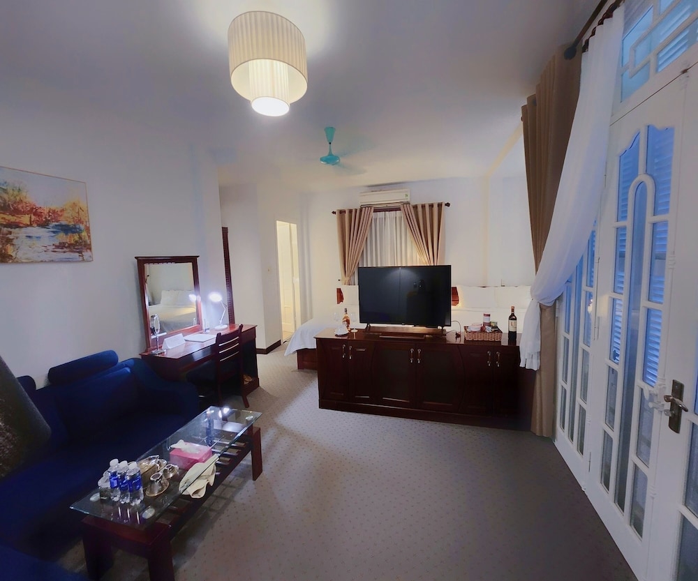Family Room - Photo 10