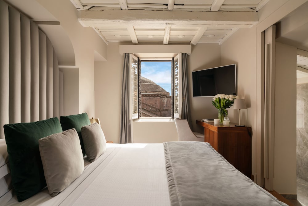 Annex Suite with Private Terrace Pantheon View
