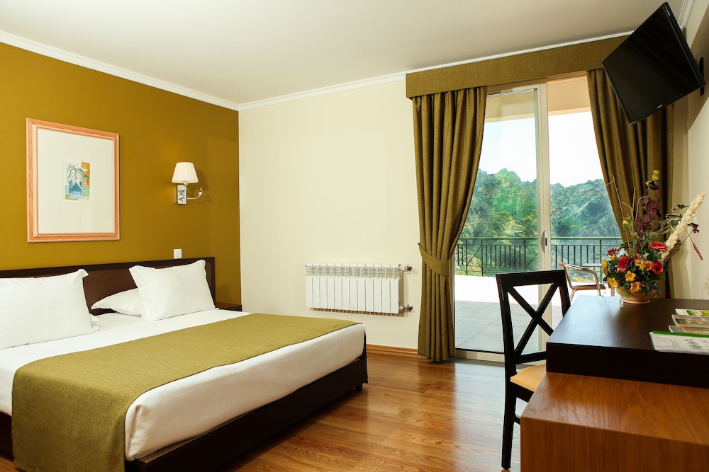 Suite - Photo 1