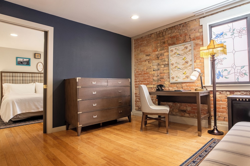 Room, Multiple Beds