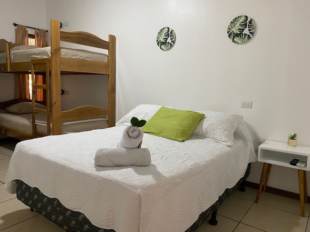 Family Quadruple Room, Multiple Beds, Non Smoking, Ensuite photo 2