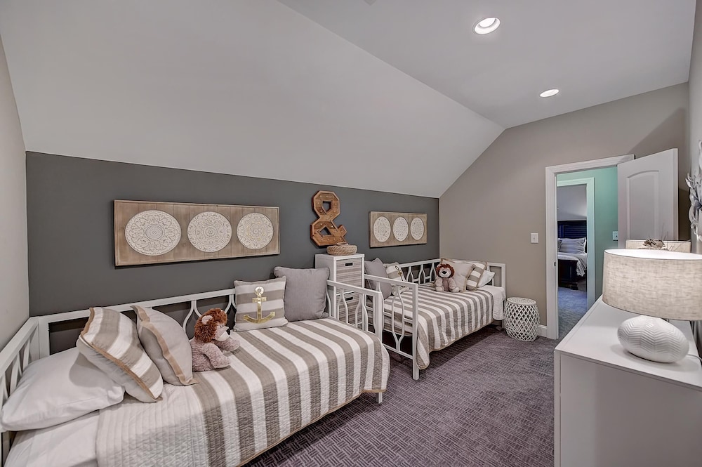 House, Multiple Beds (Hidden Harbor) photo 2