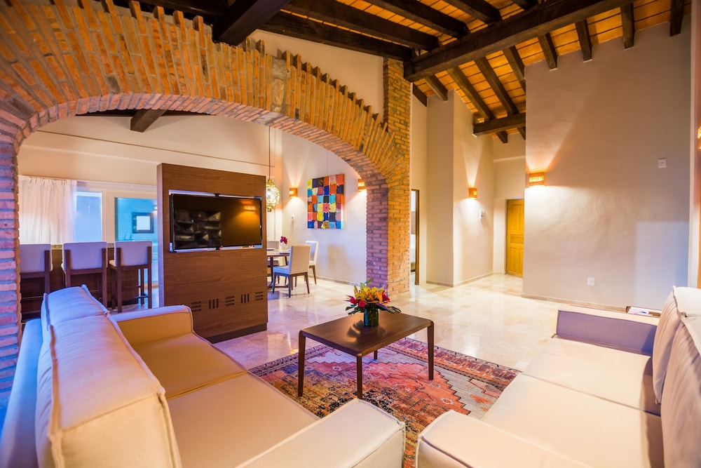 Luxury Suite photo 1