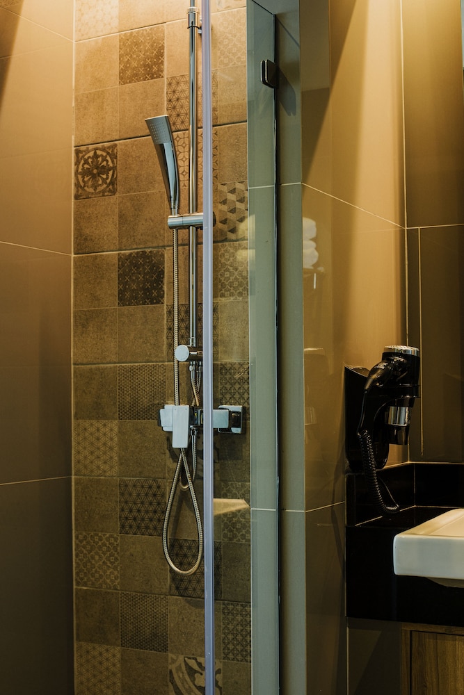 Rak Suite Room with Kitchenette City View - Photo 2