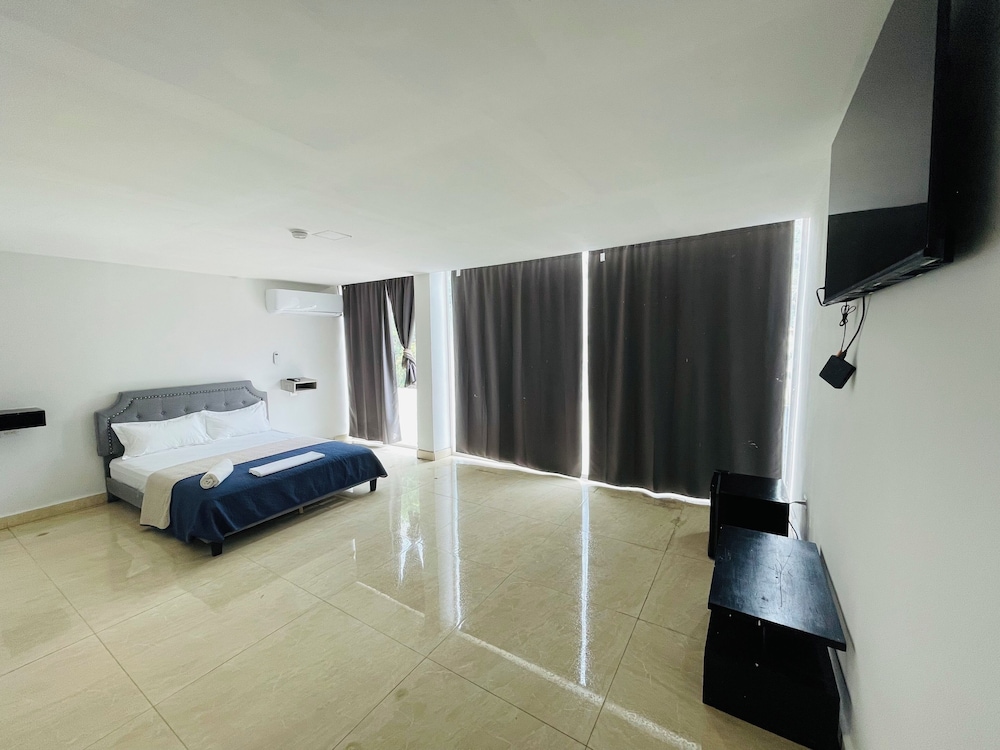 Basic Double Room, 1 Queen Bed, Non Smoking photo 3