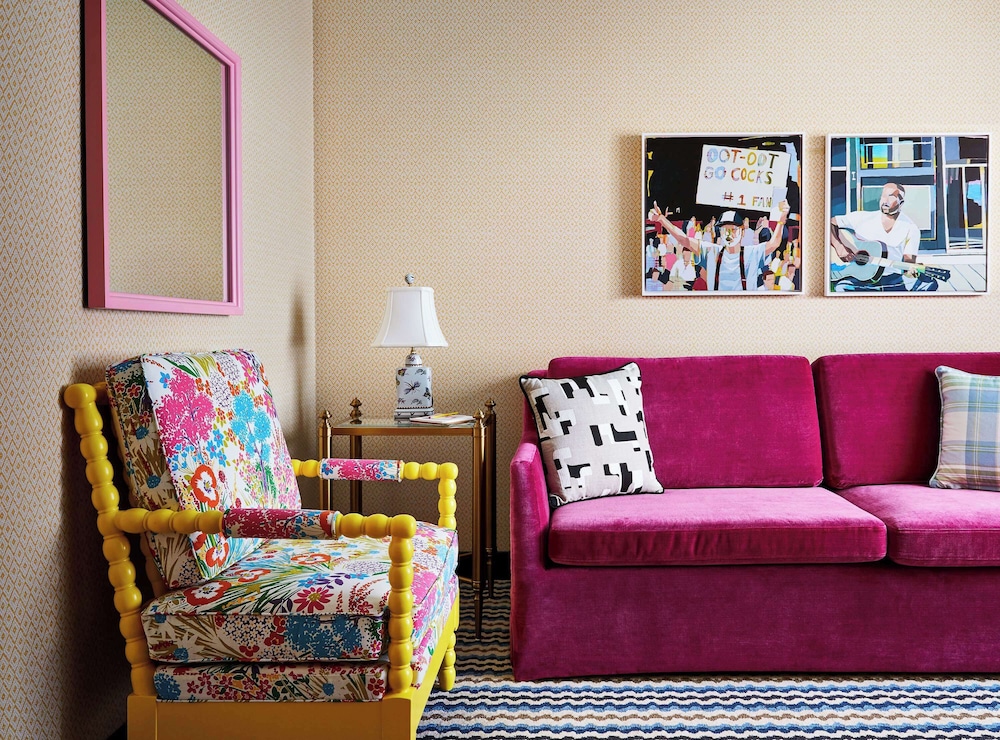 Suite, 1 King Bed, Accessible (3x3 Shower) - Photo 1
