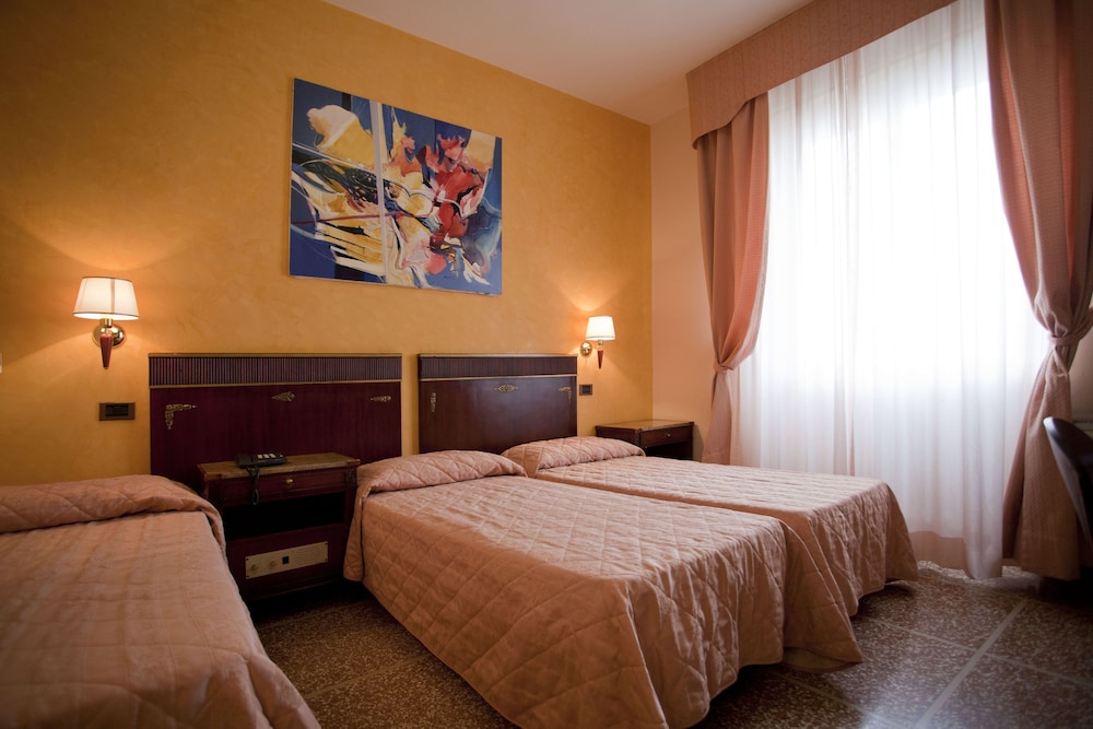 Economy Triple Room