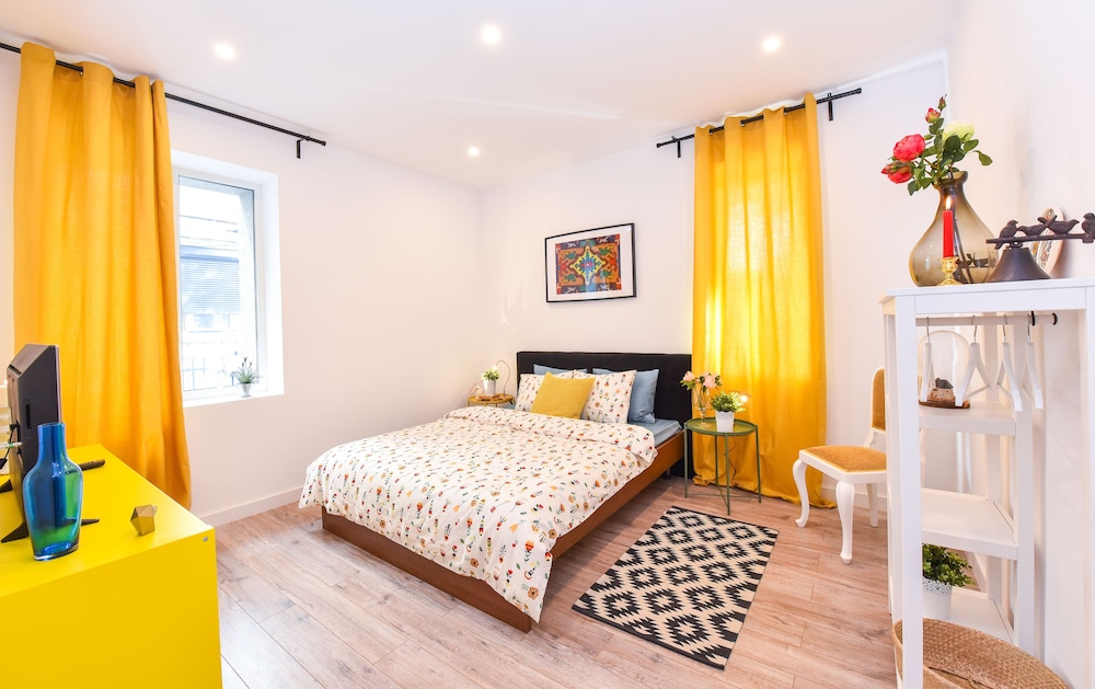 Deluxe Apartment, 2 Bedrooms, River View, Ground Floor photo 2