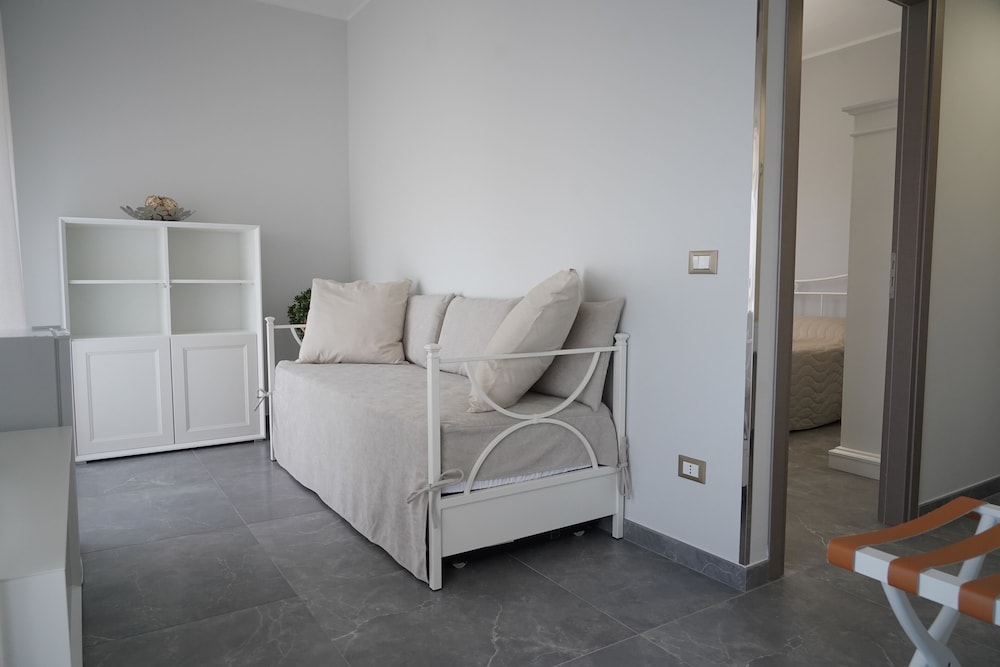 Family Room - Photo 13