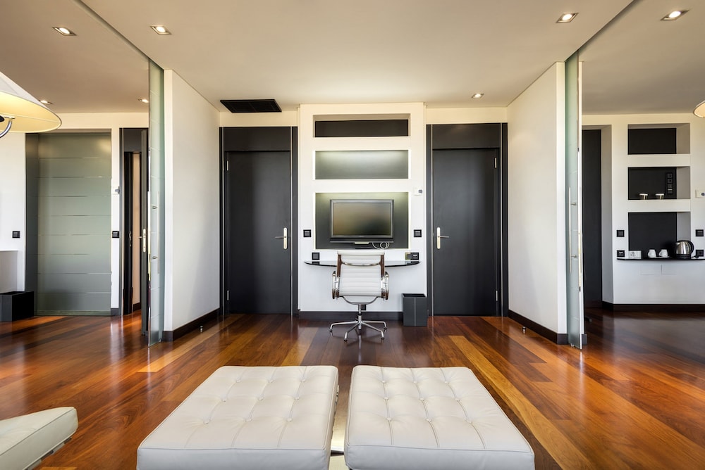 Presidential Suite thumbnail 5