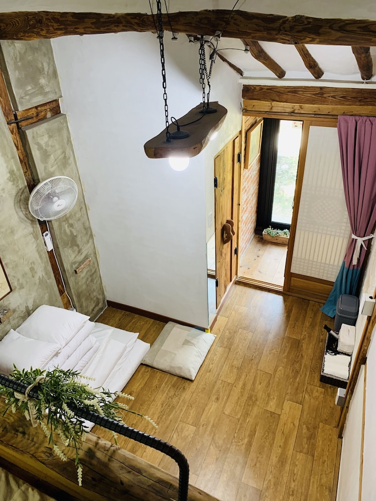 House, 3 Bedrooms photo 2