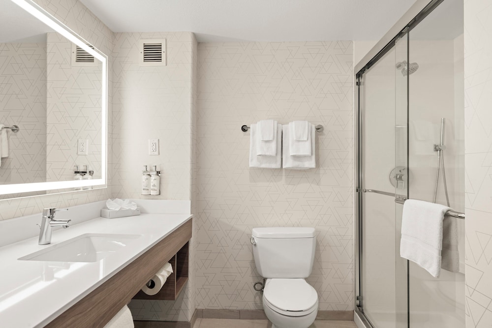 Suite, 1 King Bed with Sofa bed (Extra Floor Space) - Photo 3