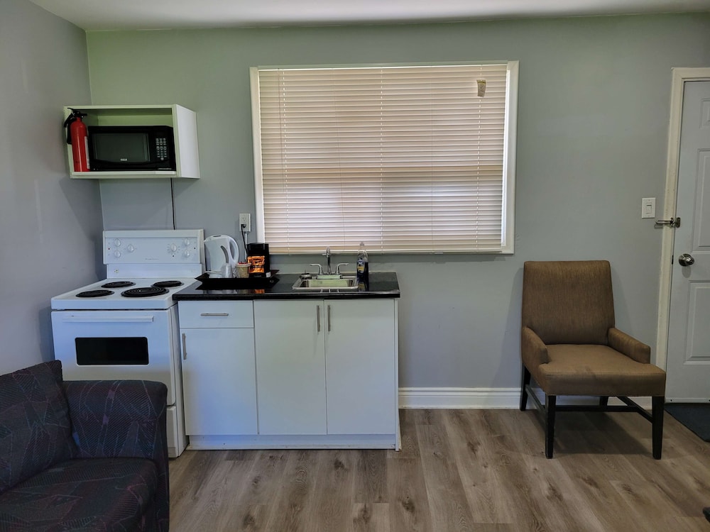 Suite, 1 Queen Bed with Sofa bed, Non Smoking, Kitchen photo 1
