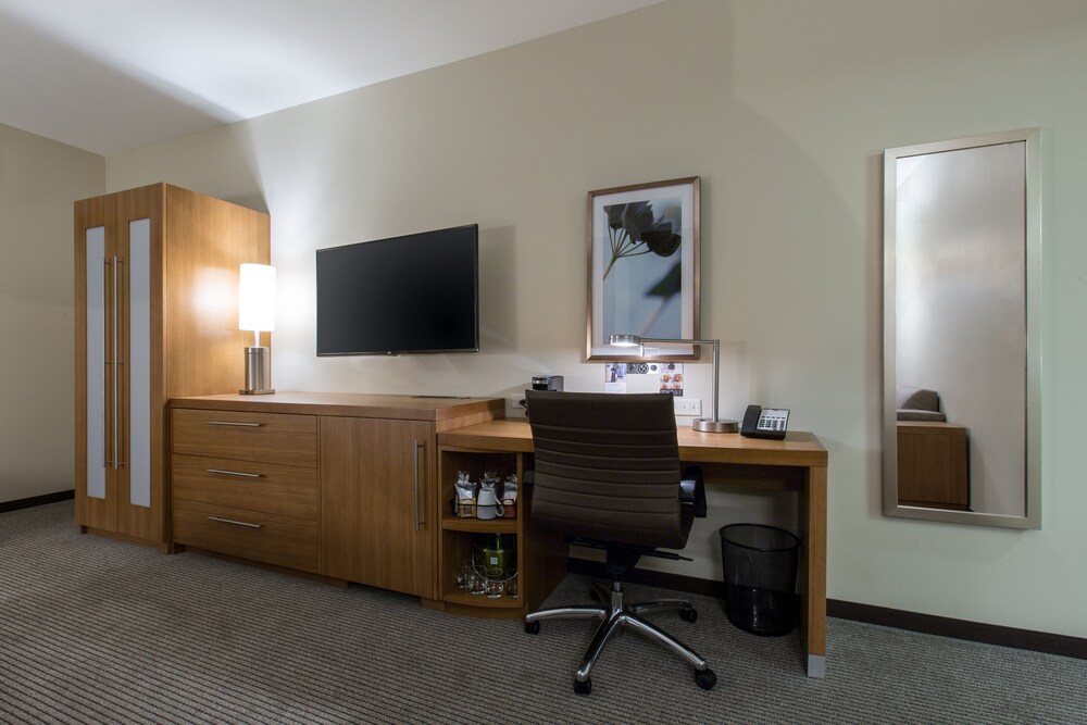 Room, Multiple Beds (2 Queen & 1 Sofa Bed) photo 2