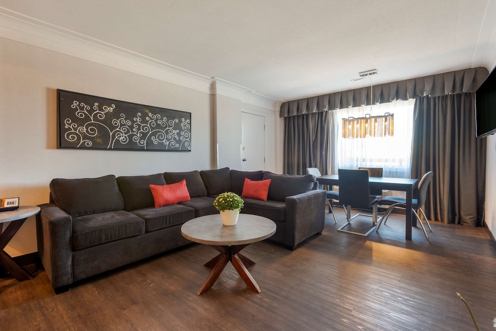 Suite, 1 King Bed, Non Smoking, Jetted Tub (Living Room;with Sofabed) - Photo 9