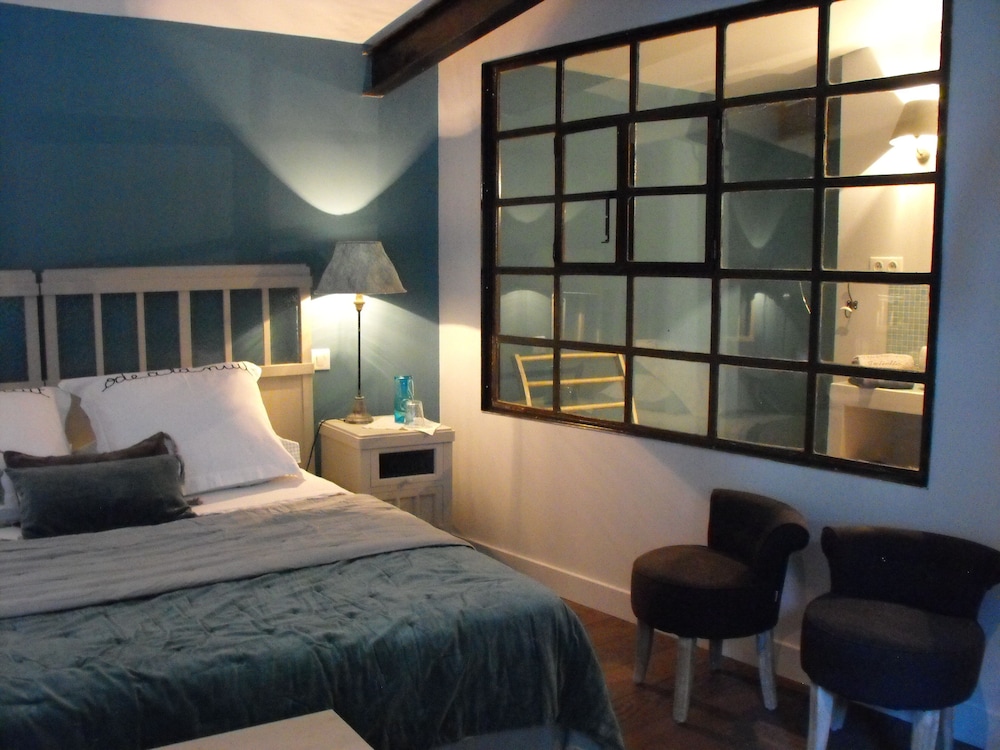 Superior Double Room, Ensuite, Garden View (Tourterelle) photo 3
