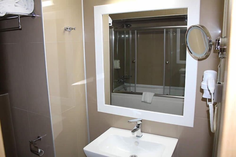 Standard Double or Twin Room photo 3