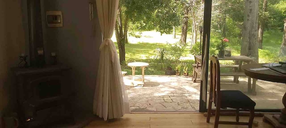 Apartment, 2 Bedrooms, Patio photo 2