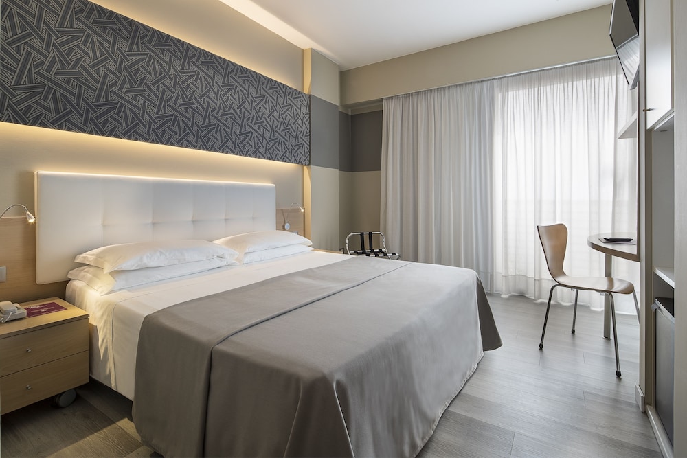 Standard Double or Twin Room - Photo 1