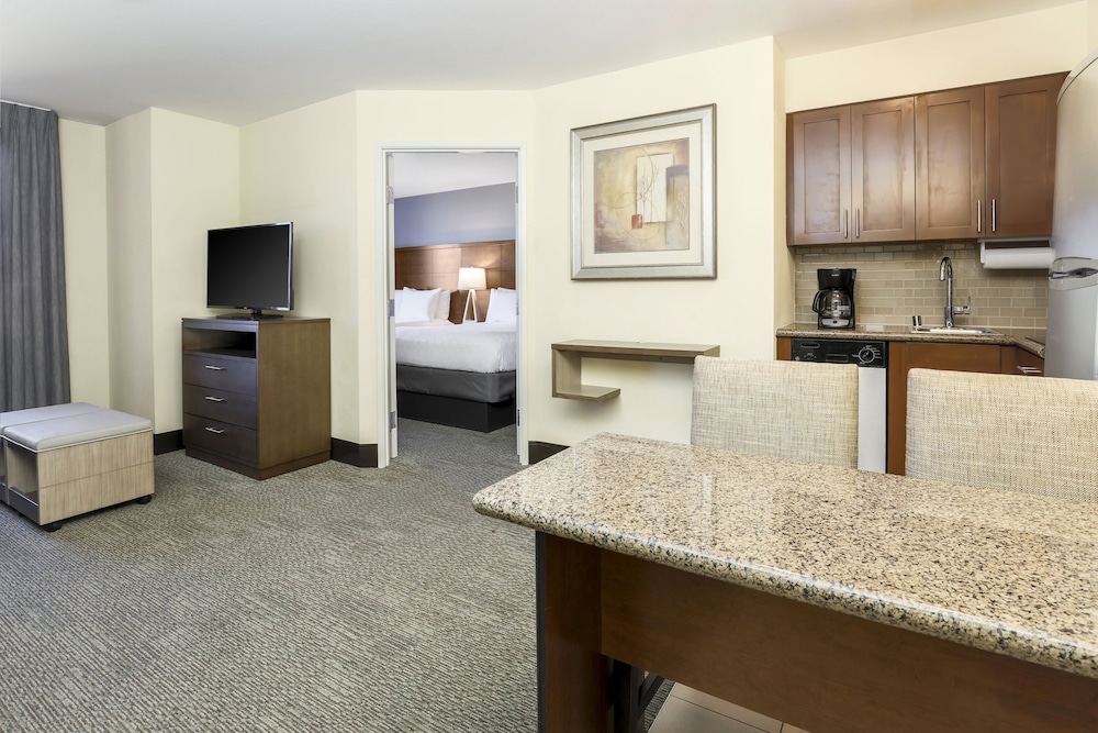 Suite, 1 Bedroom, Kitchen photo 3