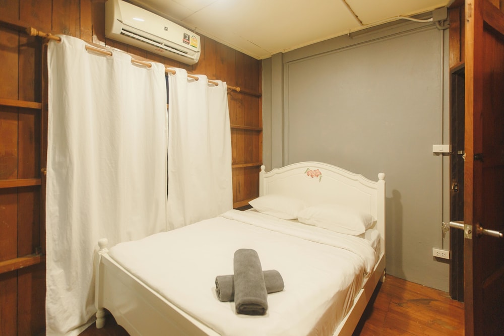 Standard Double Room - Photo 10