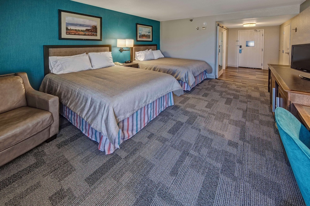 Room, 2 Queen Beds, Accessible, Bathtub (Mobility) - Photo 1