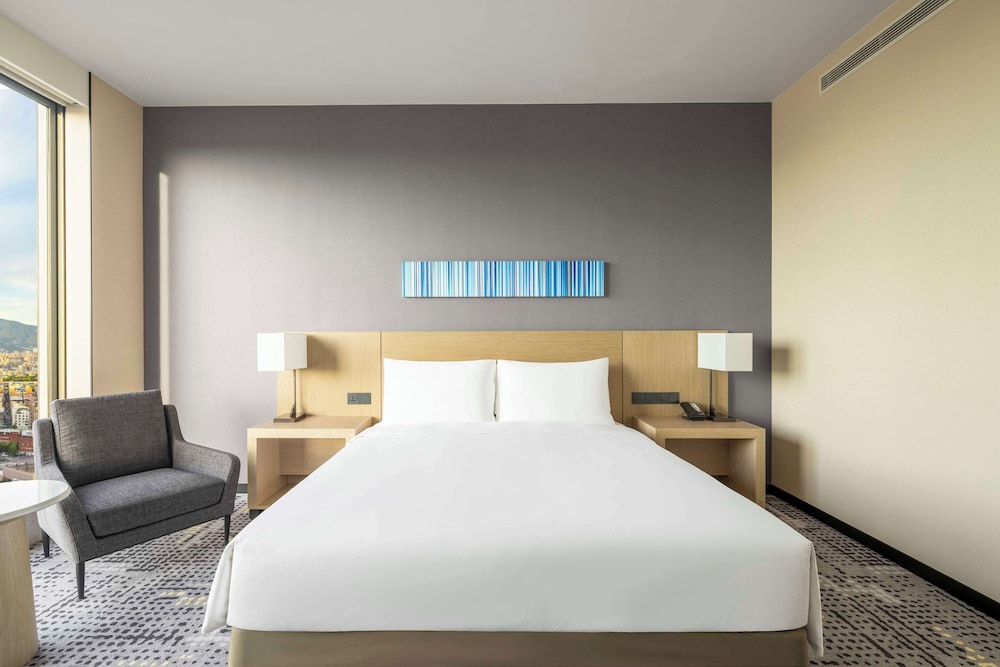 Suite, 1 King Bed - Photo 5