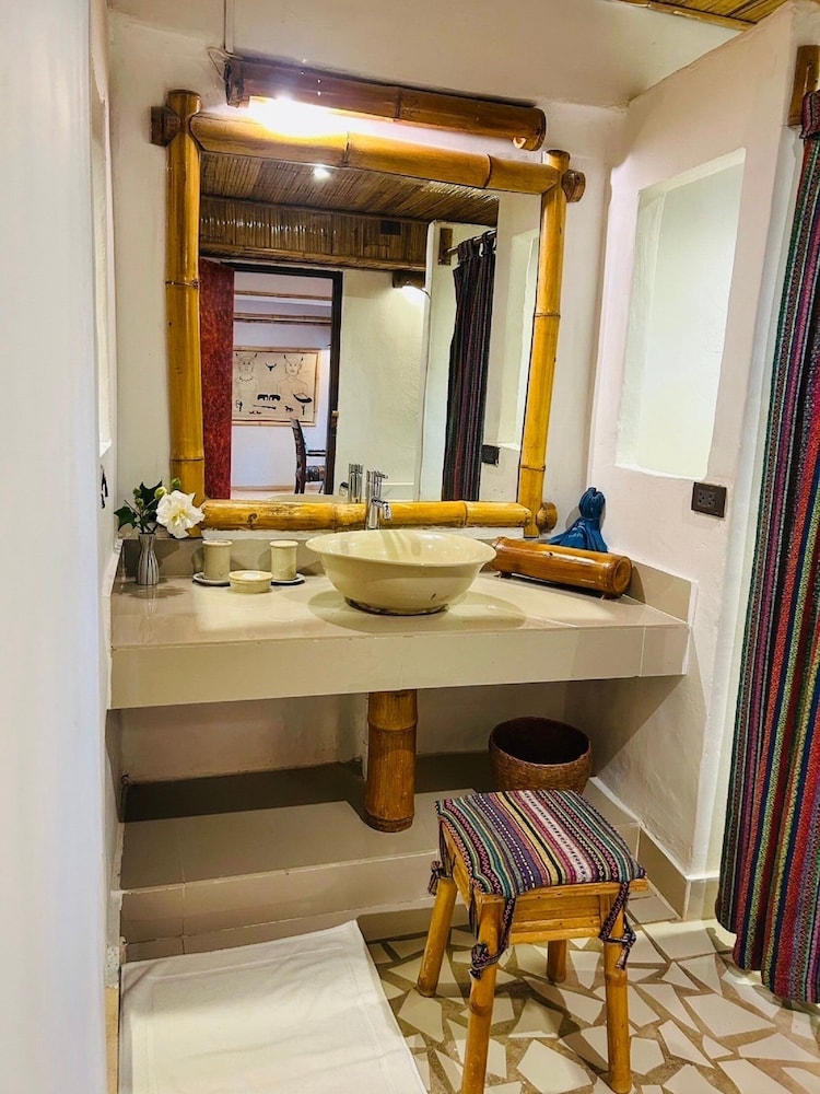 Boutique Cottage with Balcony Bathtub - Photo 9