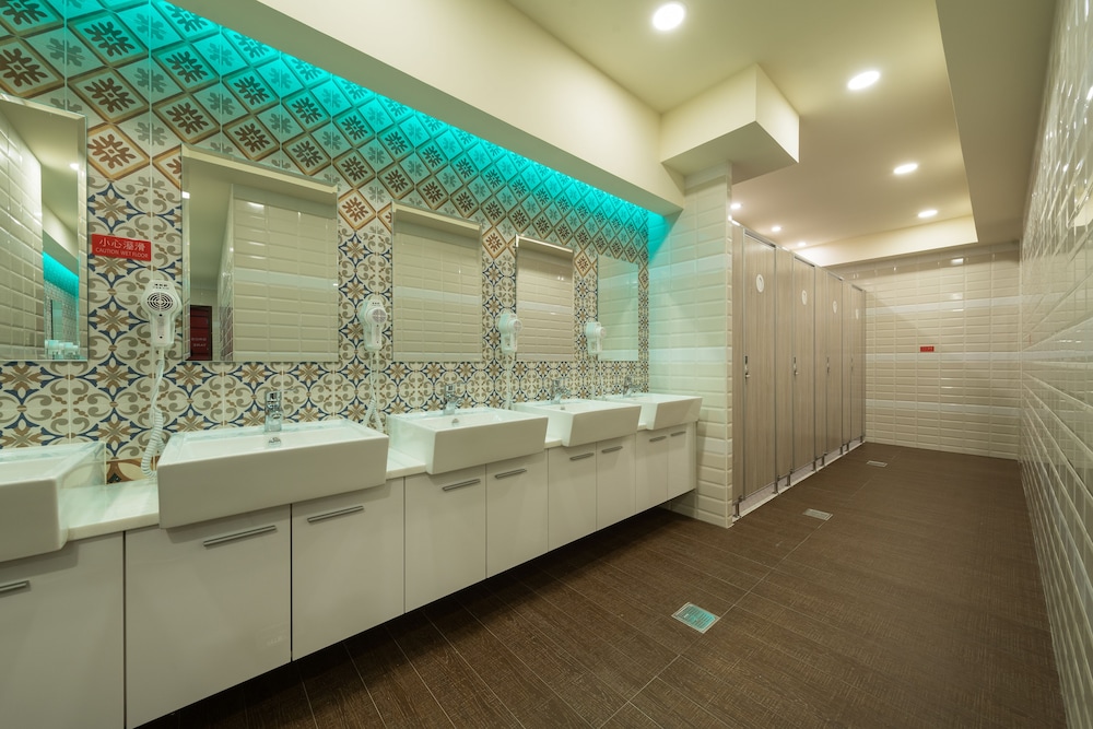 Single Room, Women only, Shared Bathroom photo 3