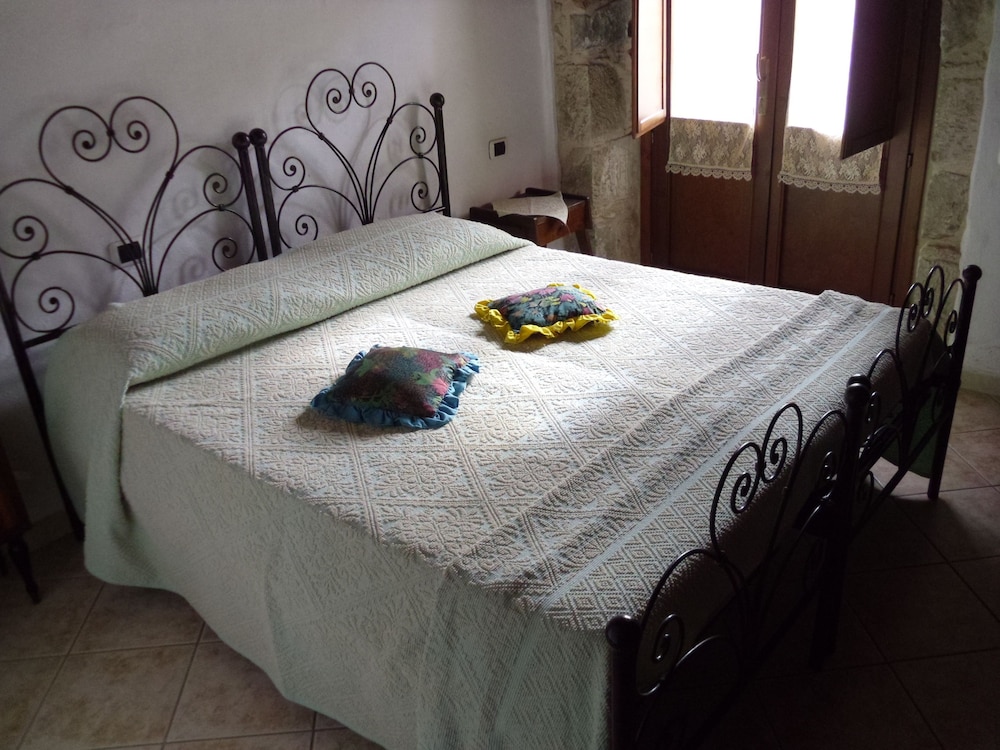 Classic Double or Twin Room, Private Bathroom
