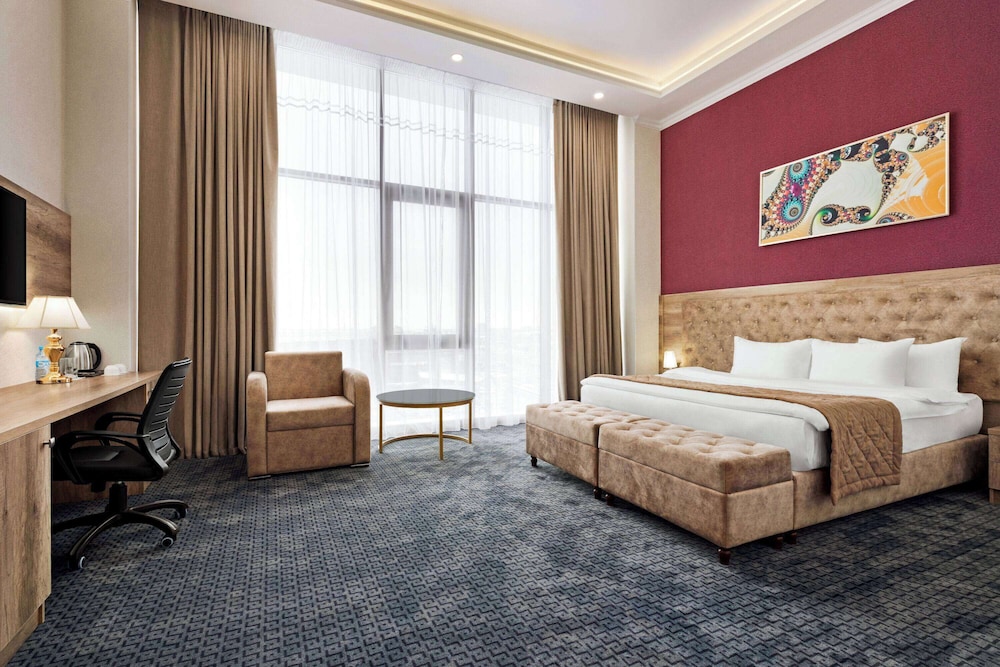 Standard Room, 1 King Bed, Non Smoking - Photo 1