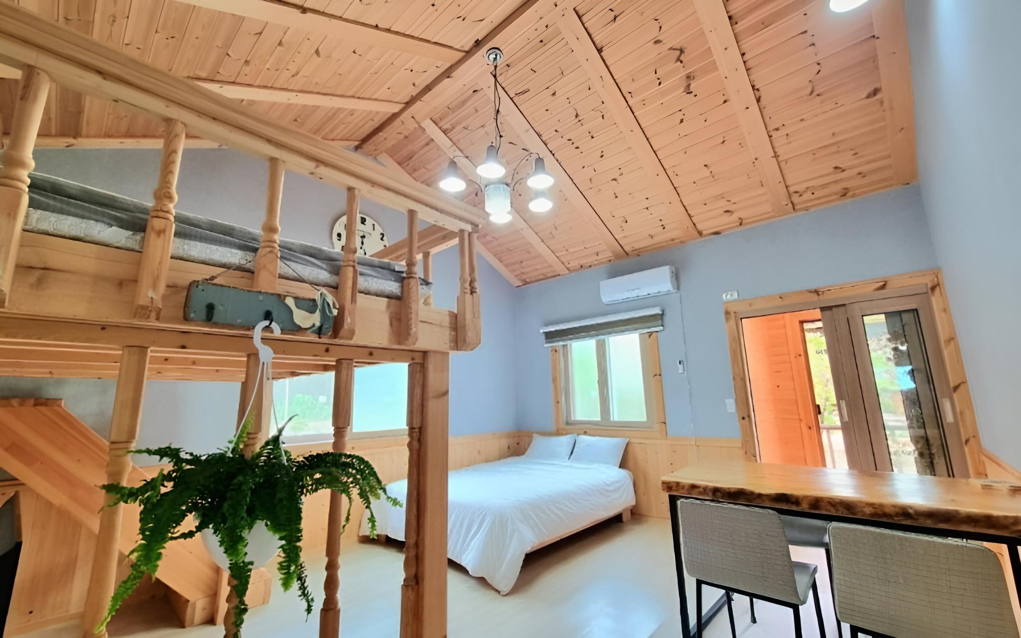 Room (Breeze) - Photo 5