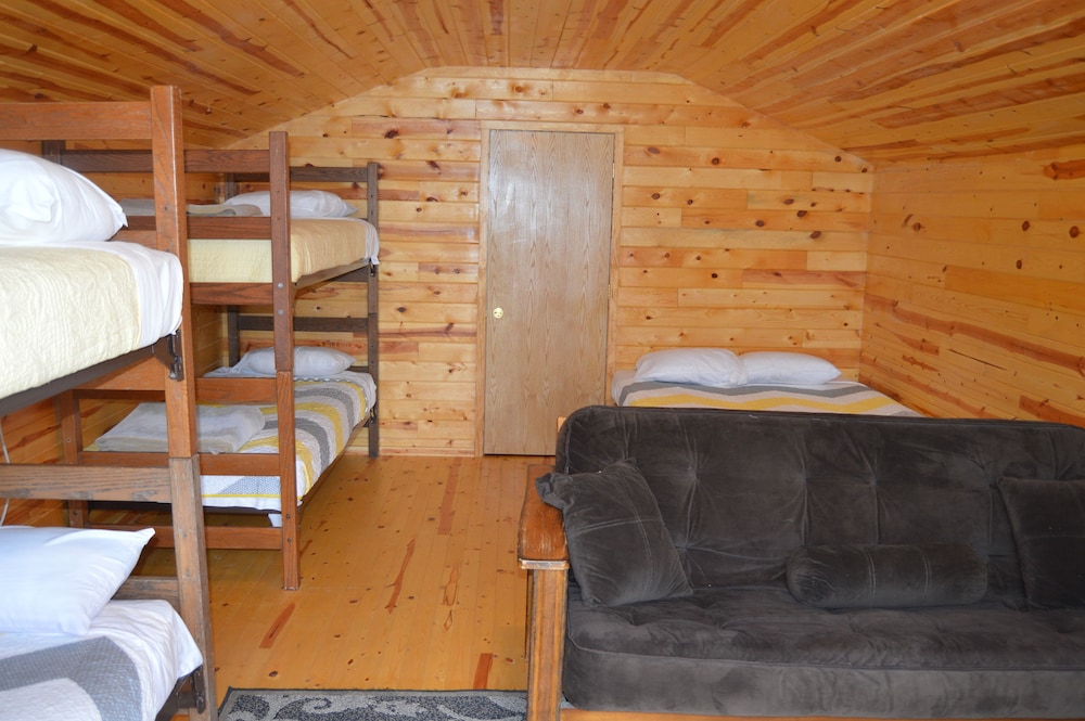 Family Cabin,(No Bath) (Individual Pricing but 18 connects with 17) photo 1