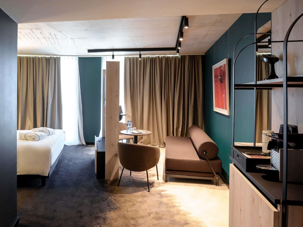Junior Suite, 1 King Bed with Sofa bed (Lounge) - Photo 3