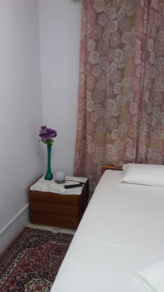 Standard Single Room, Shared Bathroom