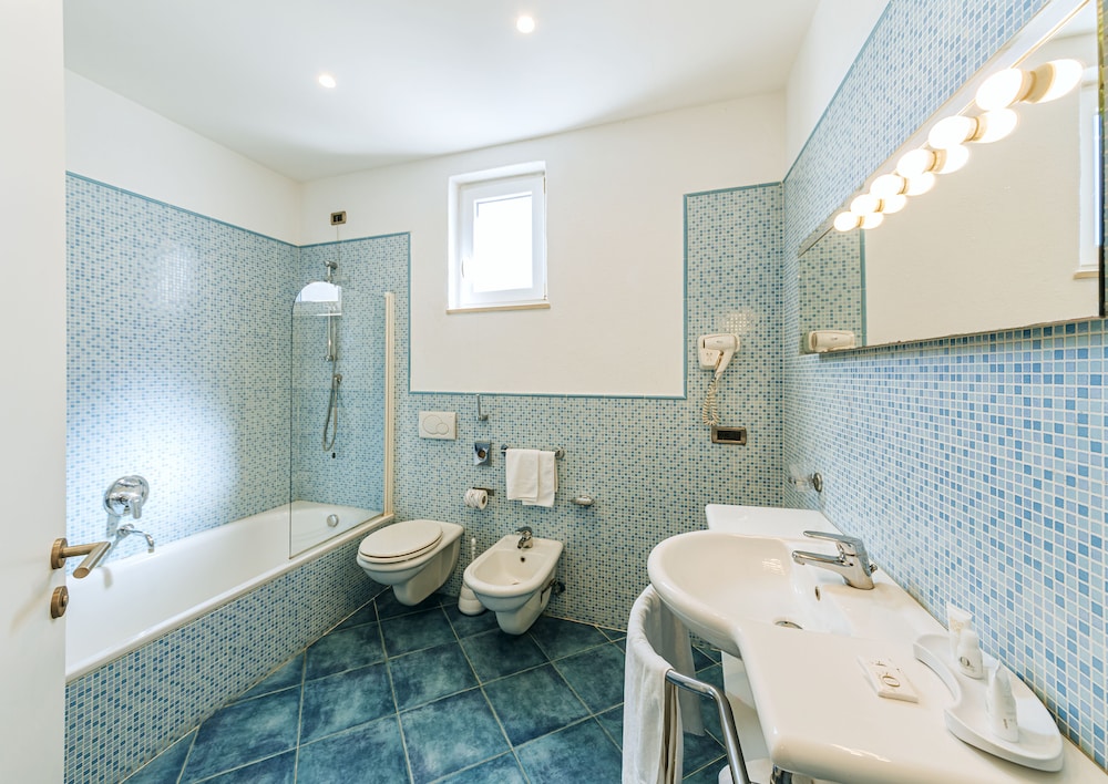 Suite - Photo 4
