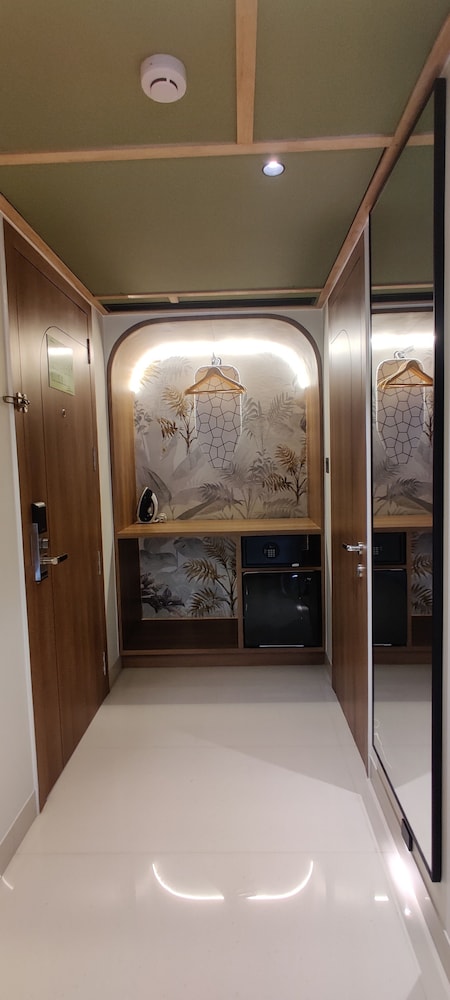 Urban Corner Room - Photo 35